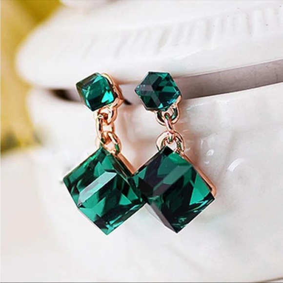 Jewelry - New Emerald green cube earrings